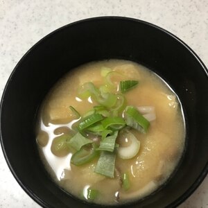 しめじと玉ねぎと油揚げの味噌汁